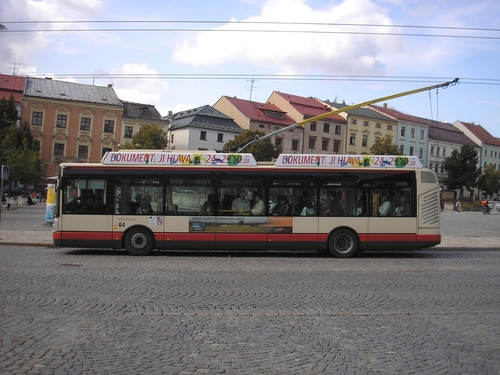 Fólie na krycí plentě na střeše trolejbusu