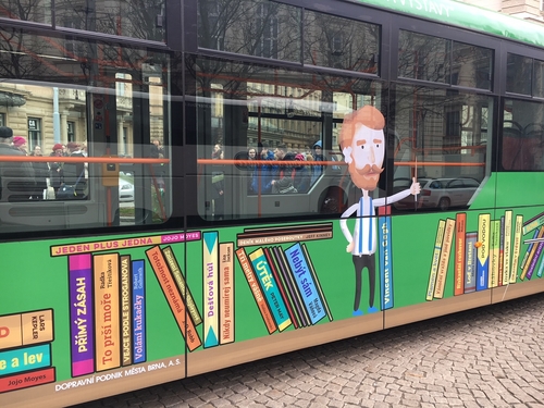 Pro Knihovnu Jiřího Mahena jsme zrealizovali čtenářský polep tramvaje
