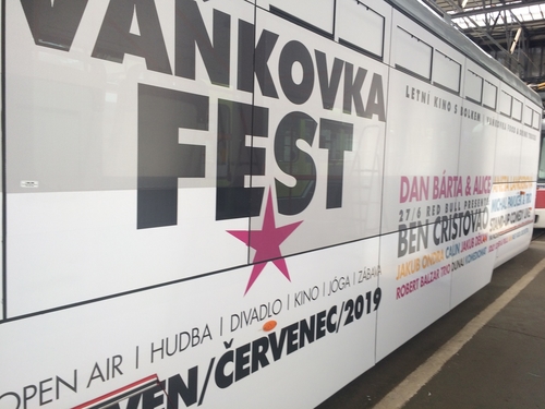 Referenční foto: Polep tramvaje Vaňkovka Fest