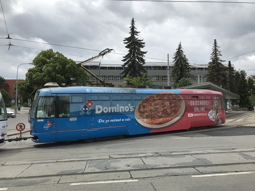 Referenční foto: Polep tramvaje Dominos